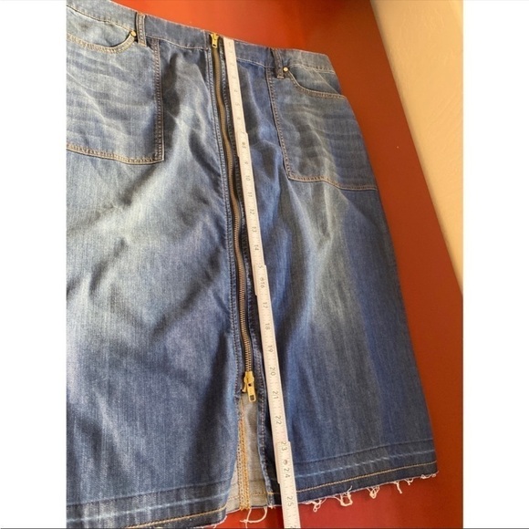 Chicos Raw Hem Full Zipper Pencil Skirt - Picture 5 of 9